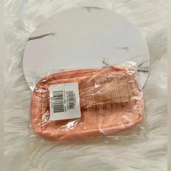 GapFit Recycled Belt Bag/ Crossbody/ fannypack - Picture 4 of 4